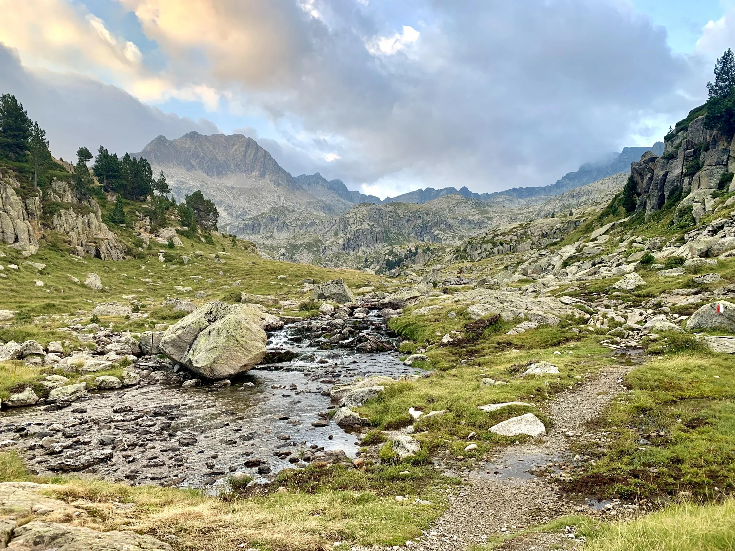 Chakka Meadows Trek  Best time to Visit