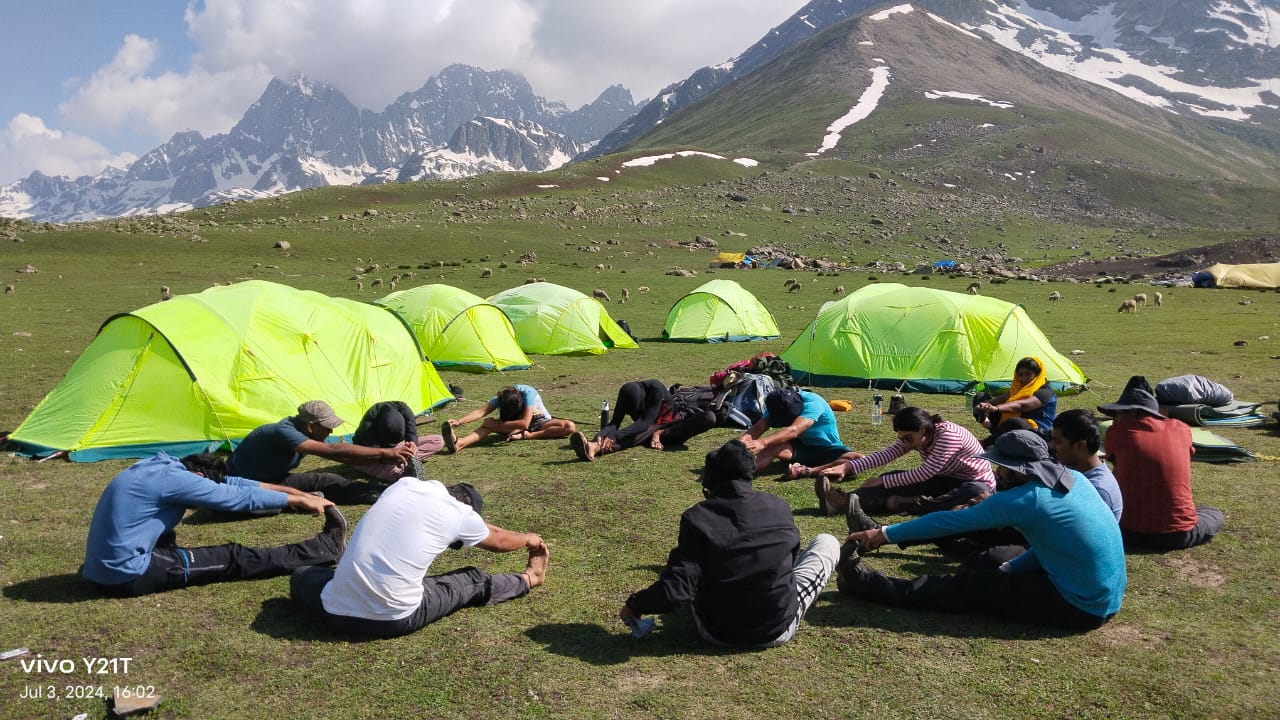 kashmir great lakes trek best time